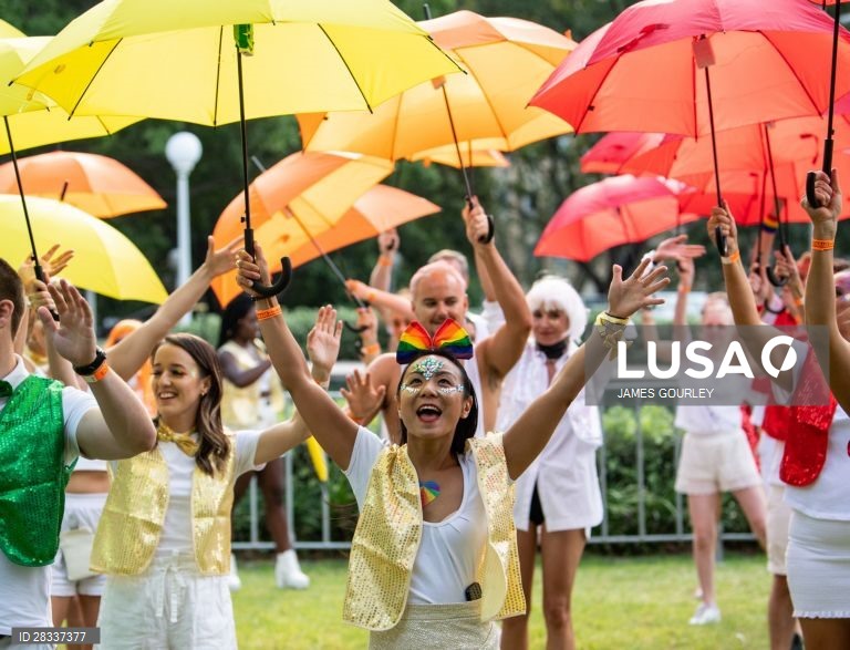Participantes da Gay and Lesbian Mardi Gras parade em Sydney, na Austrália. 