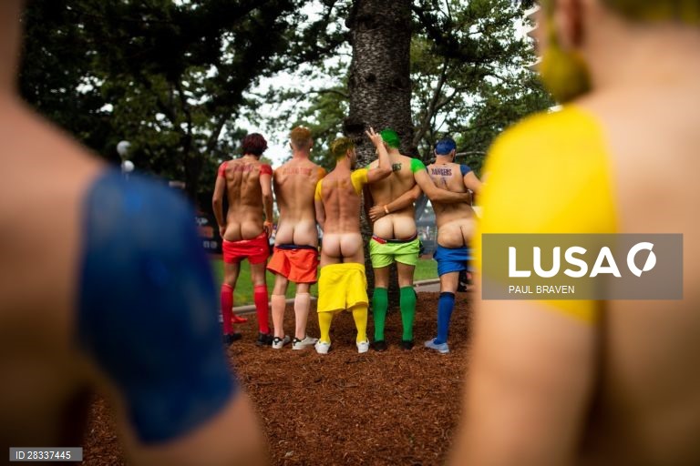 Participantes da Gay and Lesbian Mardi Gras parade em Sydney, na Austrália. 