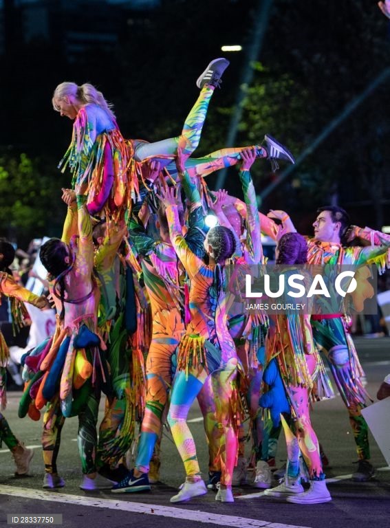 Participantes da Gay and Lesbian Mardi Gras parade em Sydney, na Austrália. 