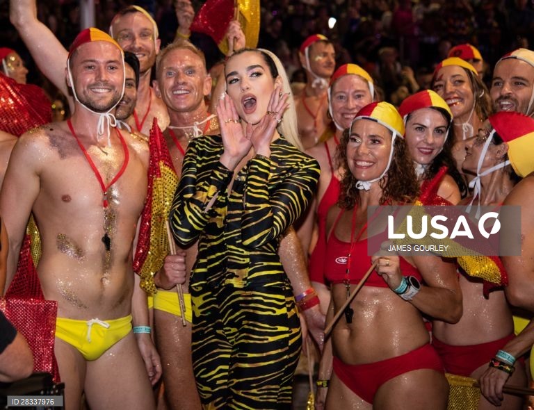 Participantes da Gay and Lesbian Mardi Gras parade em Sydney, na Austrália. 