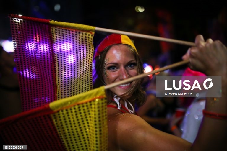 Participantes da Gay and Lesbian Mardi Gras parade em Sydney, na Austrália. 