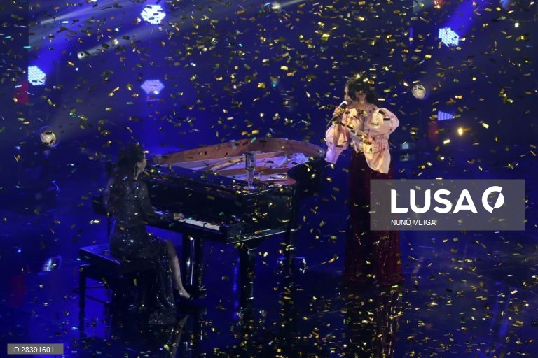 A canção "Medo de Sentir”, interpretada por Elisa, após ser eleita a vencedora da final do Festival da Canção 2020, gala disputada no Coliseu Rondão Almeida em Elvas, 07 de março de 2020. NUNO VEIGA/LUSA
