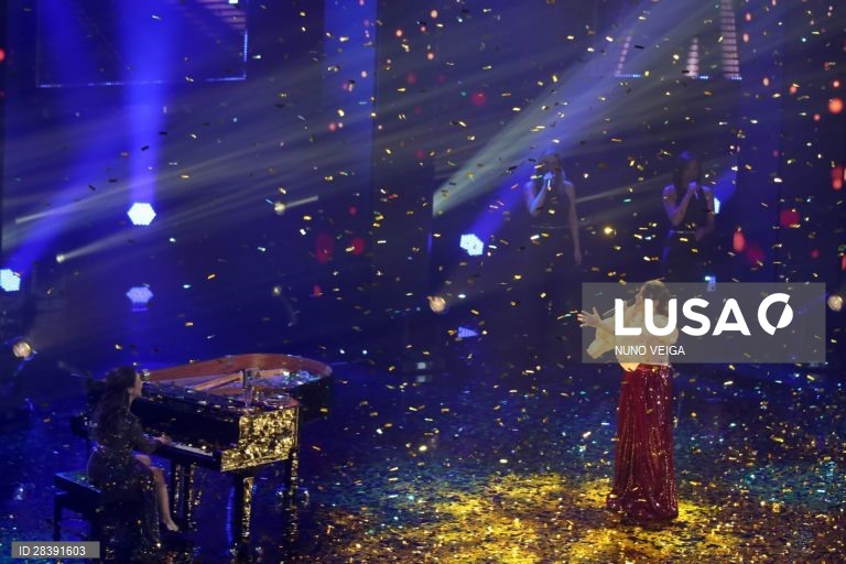A canção "Medo de Sentir”, interpretada por Elisa, após ser eleita a vencedora da final do Festival da Canção 2020, gala disputada no Coliseu Rondão Almeida em Elvas, 07 de março de 2020. NUNO VEIGA/LUSA