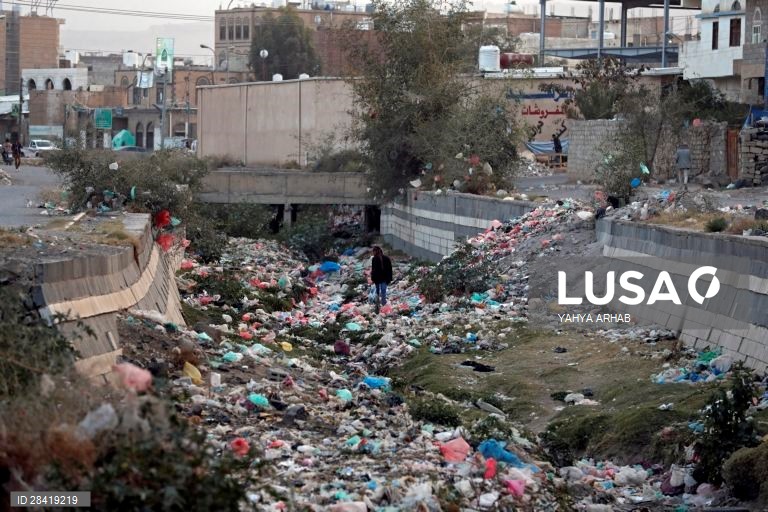 Iémen: Lixo em Saná