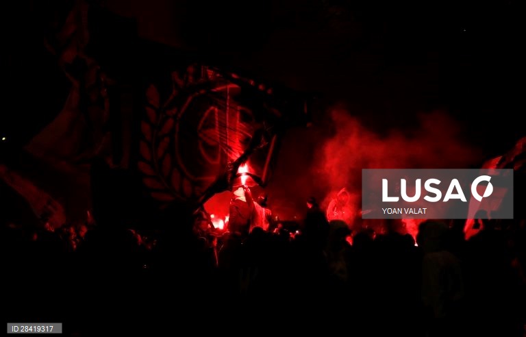 Nos oitavos-de-final da Liga dos Campeões, o Paris Saint-Germain recebeu, à porta fechada, e venceu o Borussia Dortmund por 2-0,