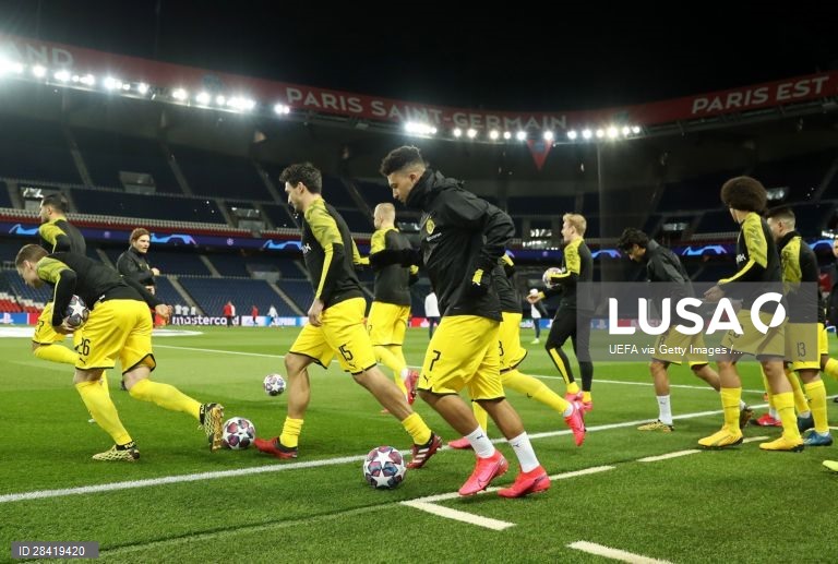 Nos oitavos-de-final da Liga dos Campeões, o Paris Saint-Germain recebeu, à porta fechada, e venceu o Borussia Dortmund por 2-0,