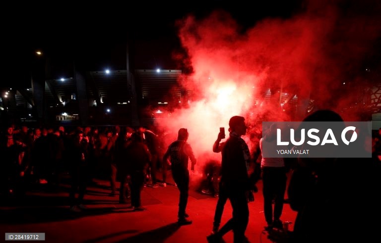 Nos oitavos-de-final da Liga dos Campeões, o Paris Saint-Germain recebeu, à porta fechada, e venceu o Borussia Dortmund por 2-0,