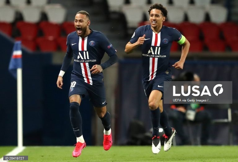 Nos oitavos-de-final da Liga dos Campeões, o Paris Saint-Germain recebeu, à porta fechada, e venceu o Borussia Dortmund por 2-0,