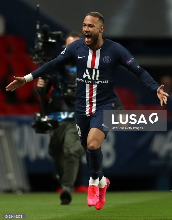 Nos oitavos-de-final da Liga dos Campeões, o Paris Saint-Germain recebeu, à porta fechada, e venceu o Borussia Dortmund por 2-0,