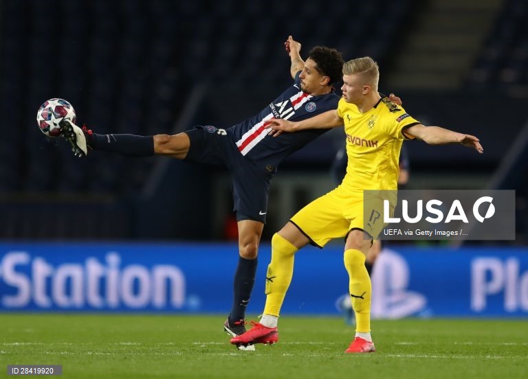 Nos oitavos-de-final da Liga dos Campeões, o Paris Saint-Germain recebeu, à porta fechada, e venceu o Borussia Dortmund por 2-0,