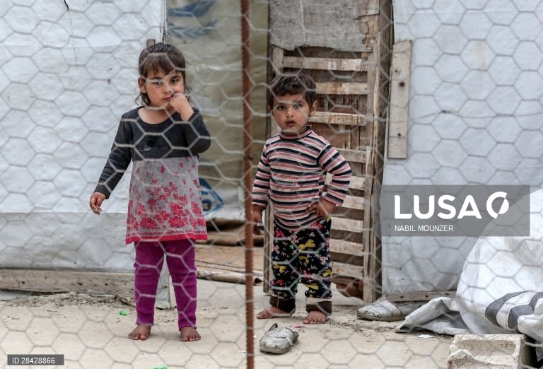 Líbano: Campo de refugiados sírios no Vale de Bekaa