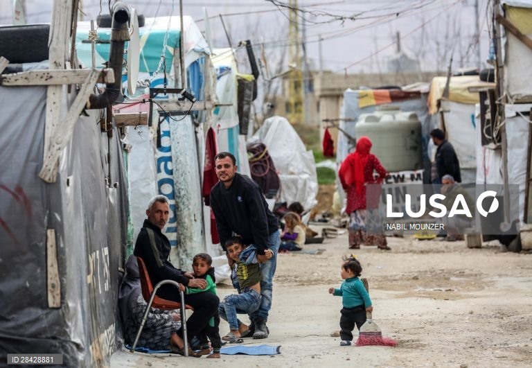 Líbano: Campo de refugiados sírios no Vale de Bekaa