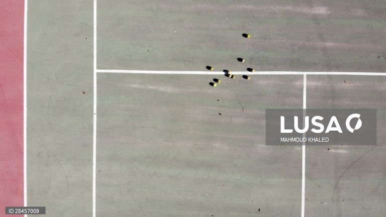 Autoridades dos Emirados Árabes Unidos fecham atrações turísticas para travar a propagação do coronavírus