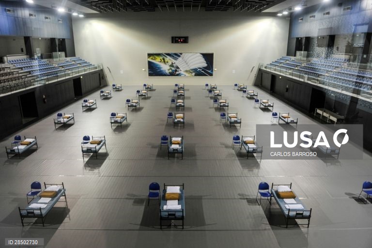 Hospitais de campanha no Pavilhão da Mata de no centro de alto rendimento do badminton, nas Caldas da Rainha.