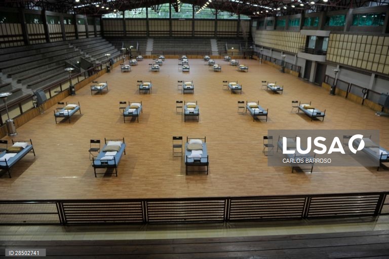 Hospitais de campanha no Pavilhão da Mata de no centro de alto rendimento do badminton, nas Caldas da Rainha.