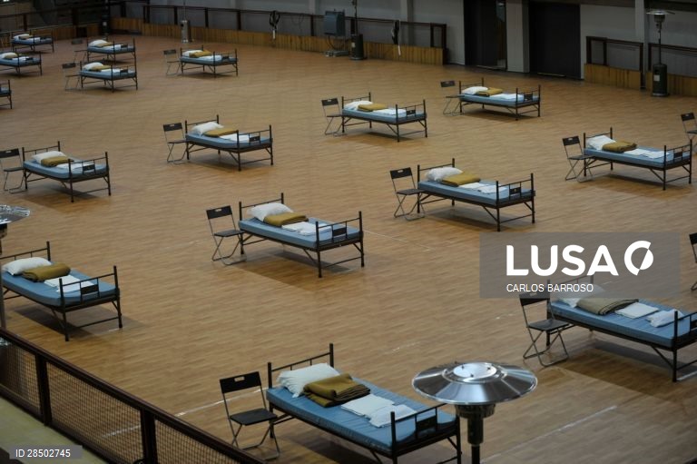 Hospitais de campanha no Pavilhão da Mata de no centro de alto rendimento do badminton, nas Caldas da Rainha.