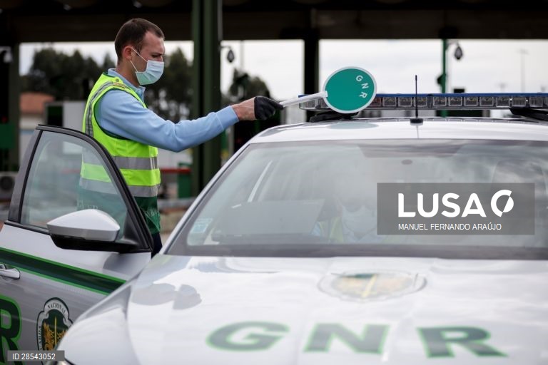 Covid-19: 40 militares das GNR em operação stop na portagem dos Carvalhos em Gaia