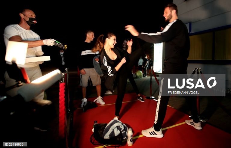 Ginásios na Alemanha reabrem após encerramento devido à pandemia da covid-19