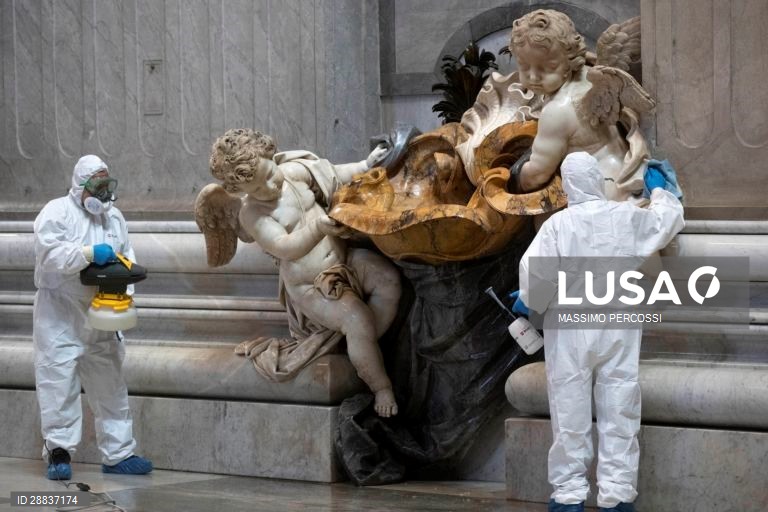 Covid-19: Desinfeção da Basílica de São Pedro em Roma