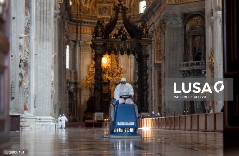 Covid-19: Desinfeção da Basílica de São Pedro em Roma