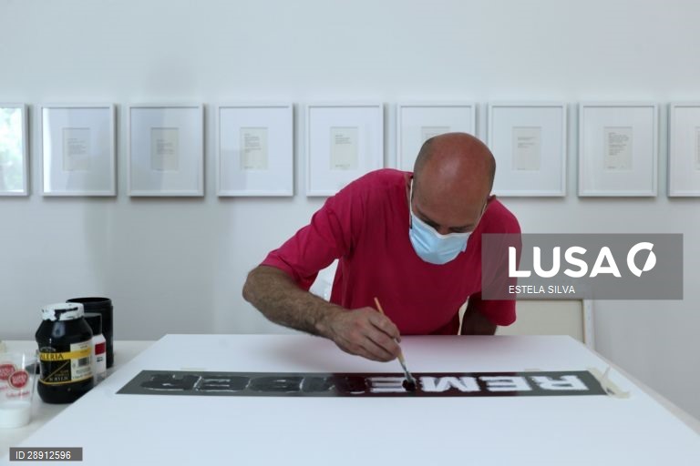 Montagem da exposição de Yoko Ono no Museu de Arte Contemporânea de Serralves, no Porto, 29 de maio de 2020. A exposição é inaugurada no dia 30 de maio. ESTELA SILVA/LUSA