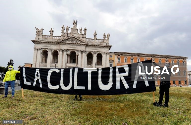 Itália: Artistas manifestam-se em várias cidades 