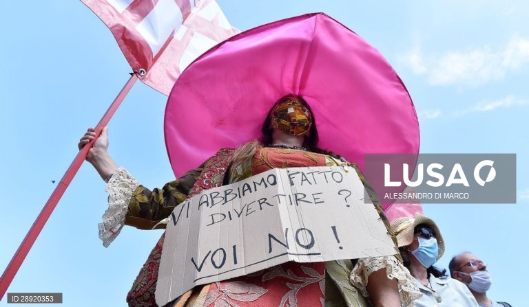 Itália: Artistas manifestam-se em várias cidades 