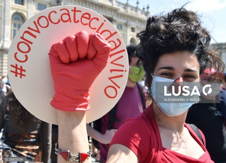 Itália: Artistas manifestam-se em várias cidades 