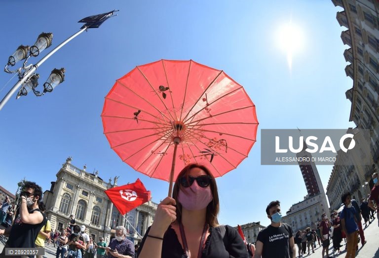 Itália: Artistas manifestam-se em várias cidades 