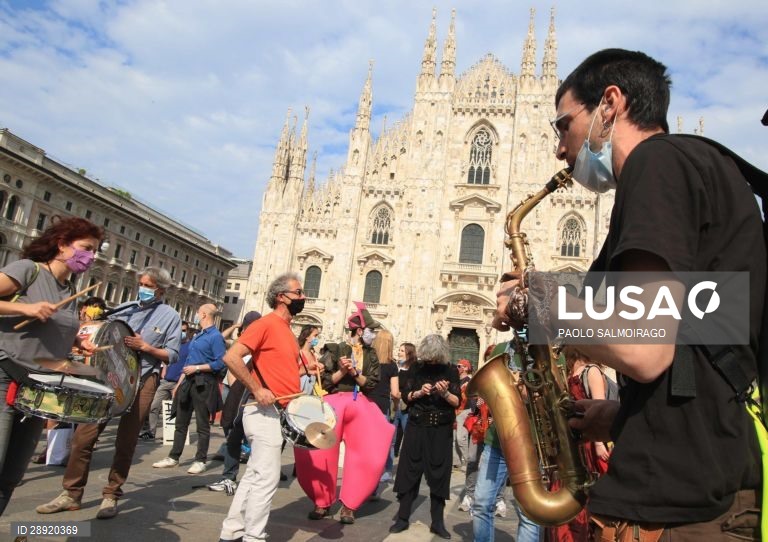 Itália: Artistas manifestam-se em várias cidades 