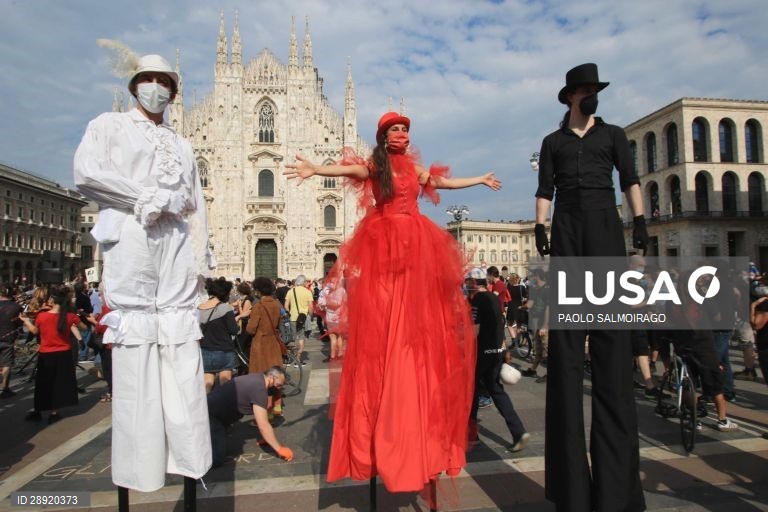 Itália: Artistas manifestam-se em várias cidades 
