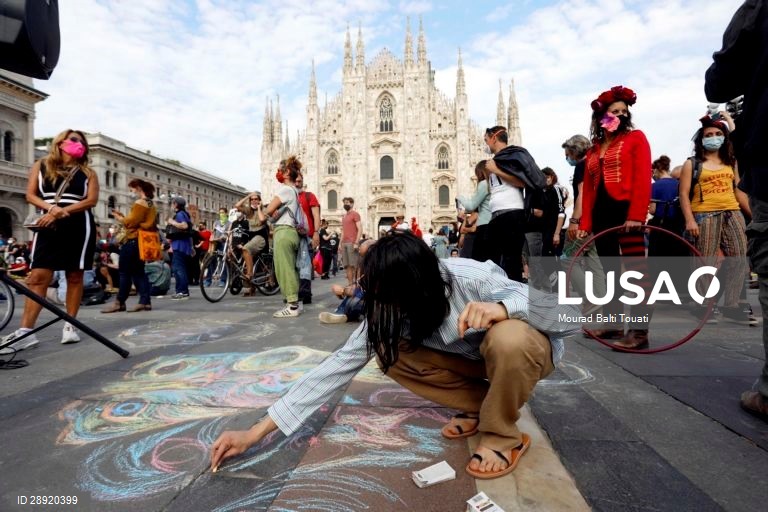 Itália: Artistas manifestam-se em várias cidades 