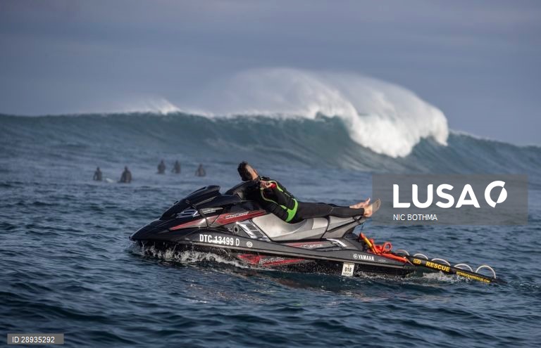 Surf de ondas grandes na Cidade do Cabo