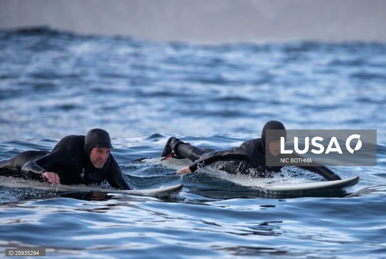 Surf de ondas grandes na Cidade do Cabo