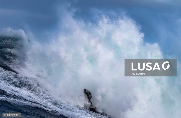 Surf de ondas grandes na Cidade do Cabo