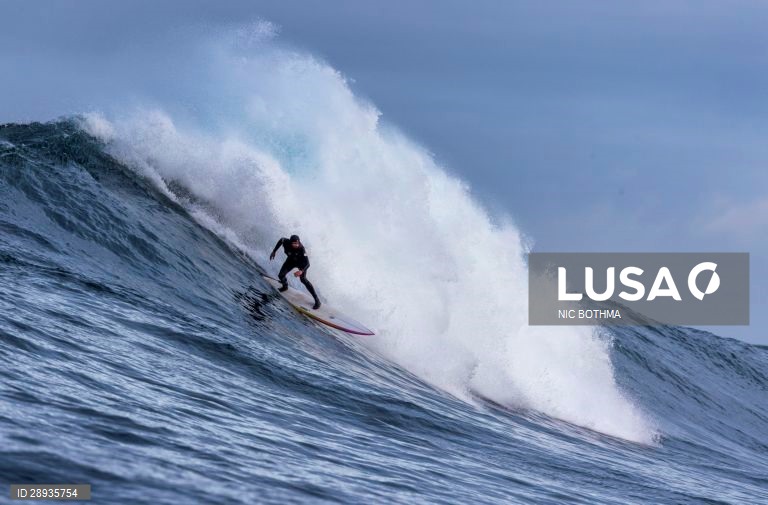 Surf de ondas grandes na Cidade do Cabo