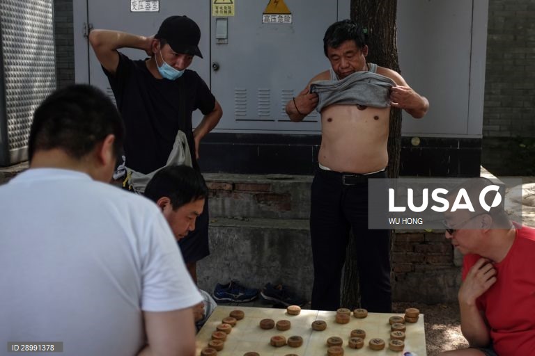 A moda "Beijing bikini" durante o Verão, em Pequim