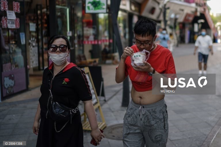 A moda "Beijing bikini" durante o Verão, em Pequim