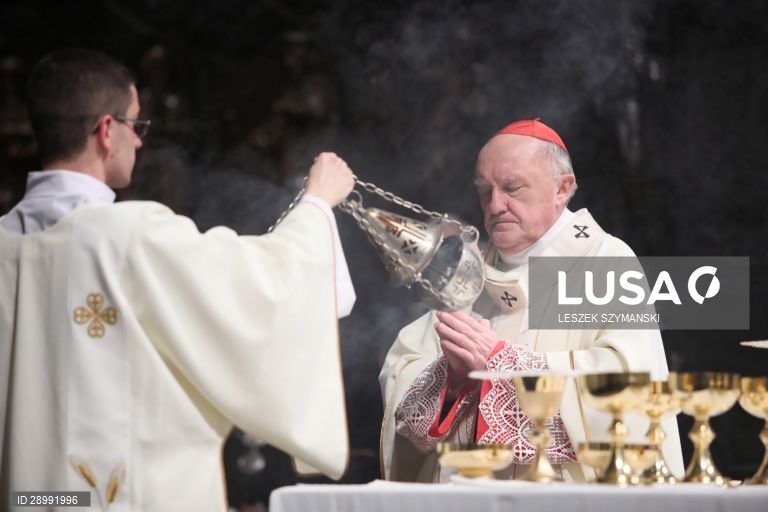 Procissão tradicional de Corpus Christi em Varsóvia