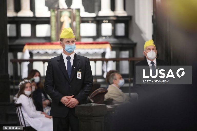 Procissão tradicional de Corpus Christi em Varsóvia