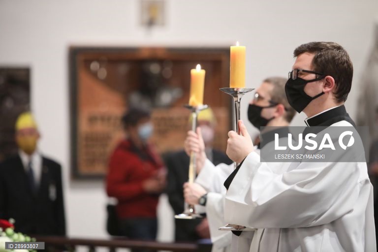 Procissão tradicional de Corpus Christi em Varsóvia
