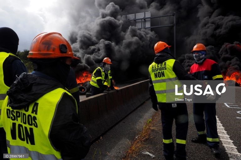 Espanha: Manifestação contra despedimentos na indústria do alumínio