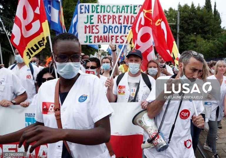 Trabalhadores hospitalares franceses entram em greve para apelar a melhores condições