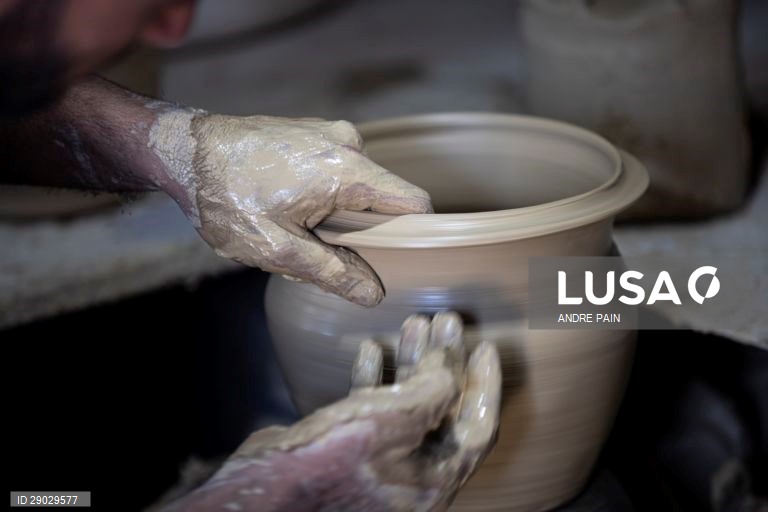 Fábrica de barro na Jordânia