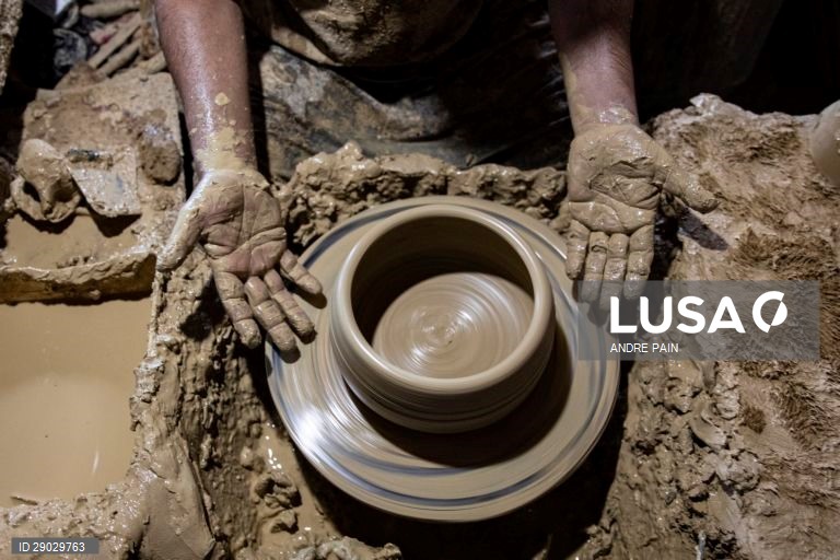 Fábrica de barro na Jordânia