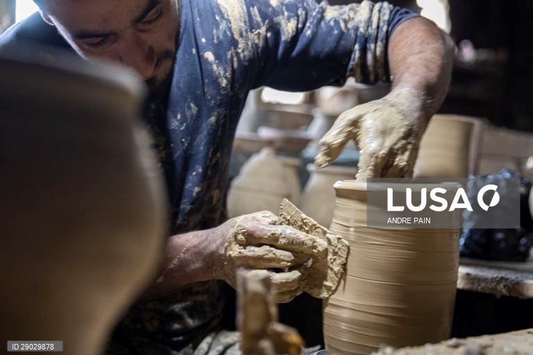 Fábrica de barro na Jordânia