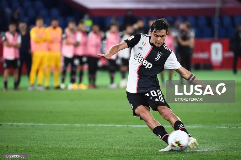 Futebol: Nápoles conquista a Taça de Itália ao vencer a Juventus por 4-2, por penáltis em Roma