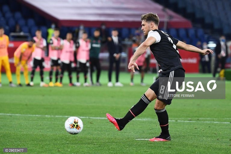 Futebol: Nápoles conquista a Taça de Itália ao vencer a Juventus por 4-2, por penáltis em Roma