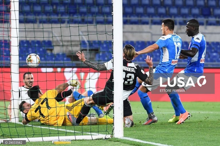 Futebol: Nápoles conquista a Taça de Itália ao vencer a Juventus por 4-2, por penáltis em Roma