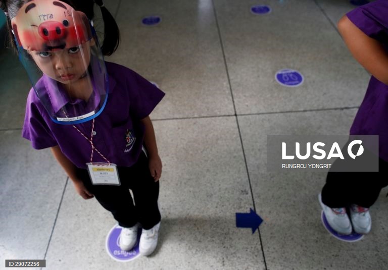 Escolas preparam a reabertura na Tailândia